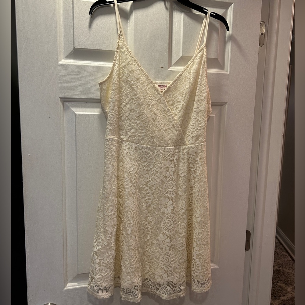 Women’s white/cream color dress